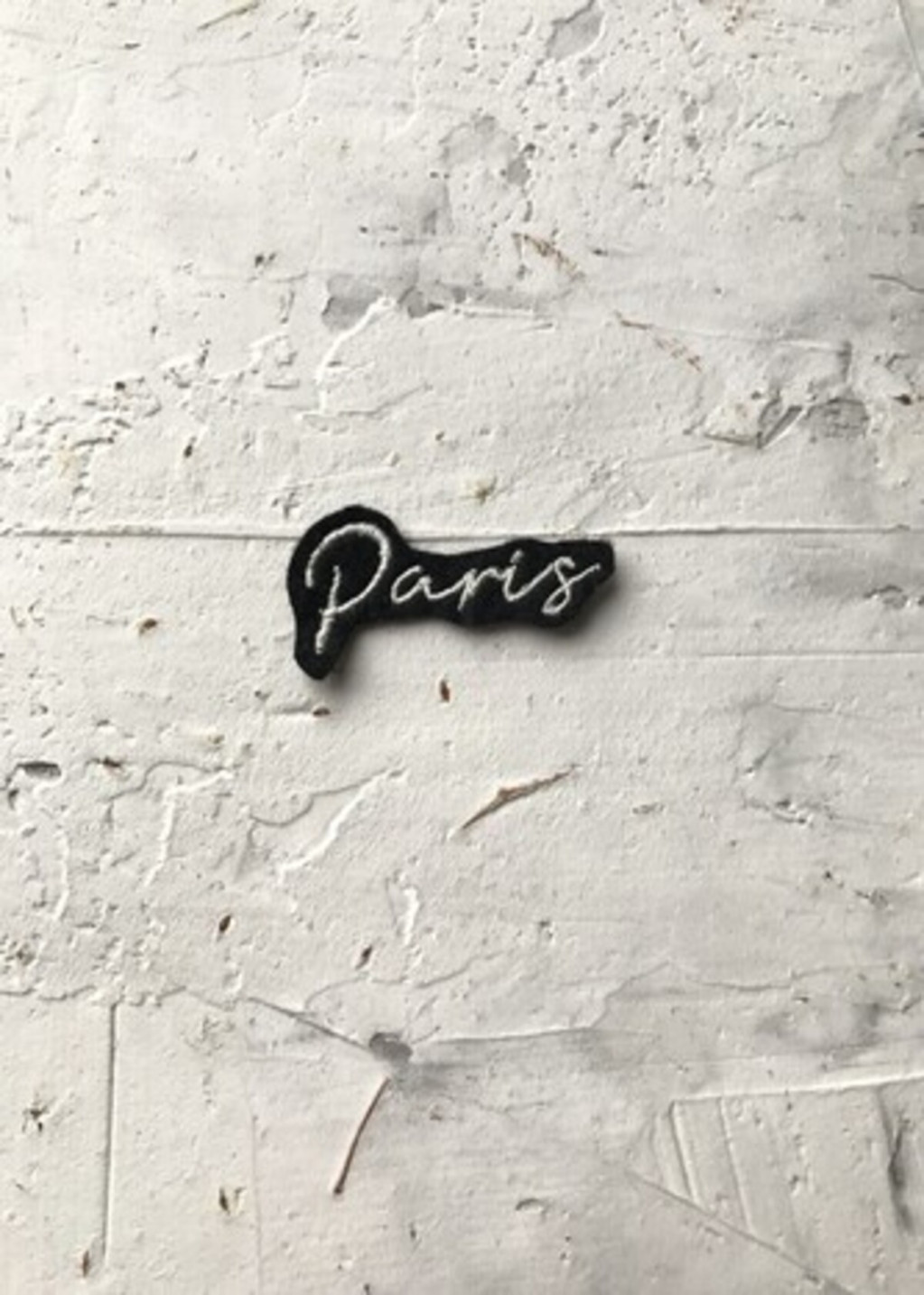 надпись PARIS